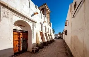 سفر به بندر کنگ؛ ملاقات با سانتورینی ایران