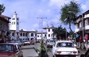 سفر به ایران قدیم؛ «میدان شهرداری رشت»؛ سال 1363 و 1346 + تصویر