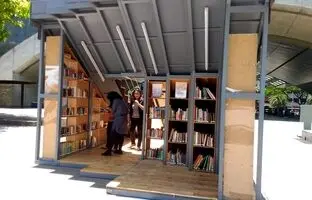 کوچک‌ترین کتابخانه عمومی جهان را ببینید +ویدئو