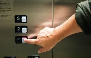 آسانسور عمرتان را کم می‌کند!