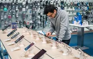 
قیمت موبایل گروگان شایعات؛ حذف ارز نیمایی سوءتفاهم بود؟
