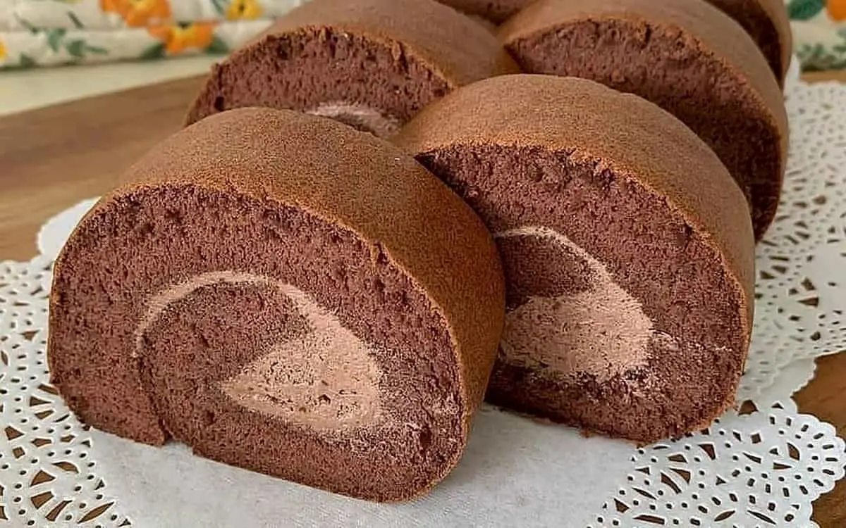 خوشمزه بپزید؛ طرز تهیه رولت شکلاتی بدون فر