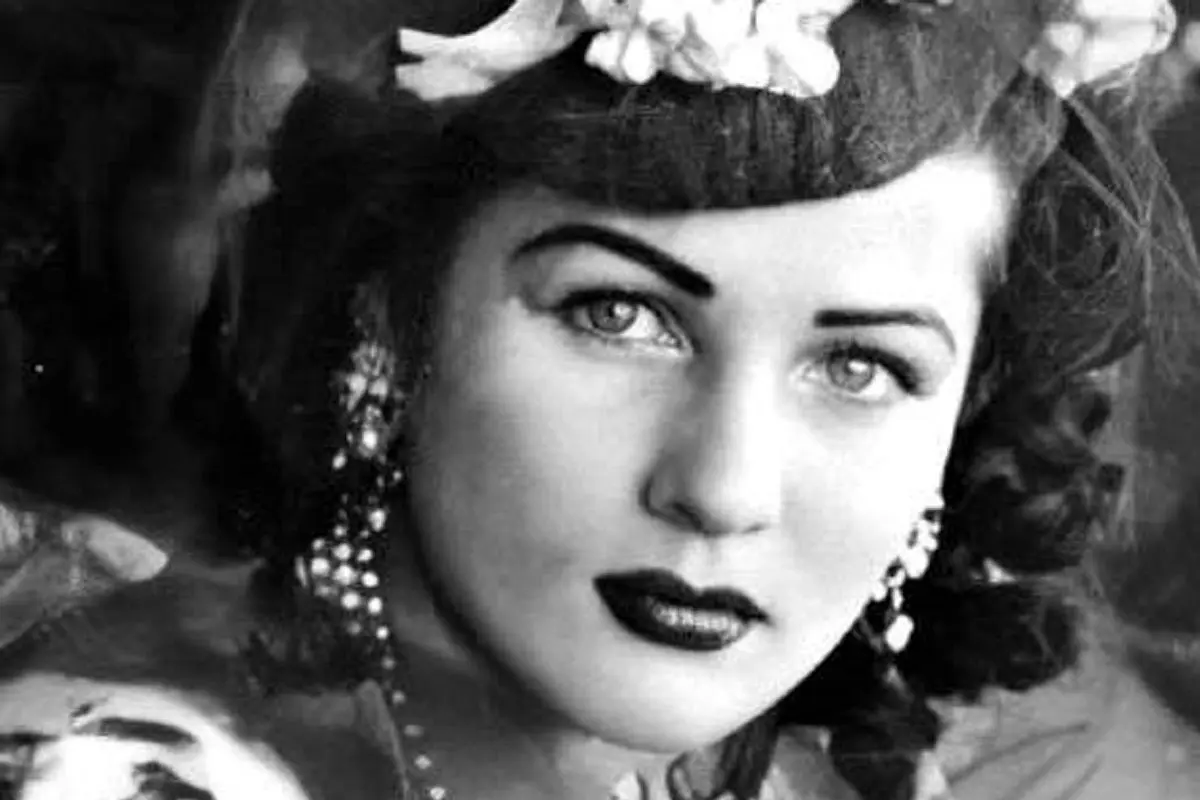 عکس قدیمی: فوزیه در محوطه کاخ سعدآباد در سال 1320