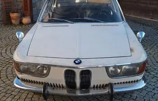 ب.ام.و ۲۰۰۰ کوپه در خیابان‌های جردن تهران دهه ۷۰