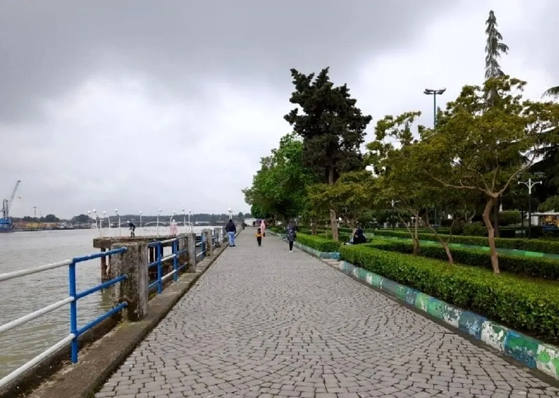 ایران قدیم؛ «قایق ها و کشتی ها در اسکله بلوار بندرانزلی»؛ سال 50 + تصویر