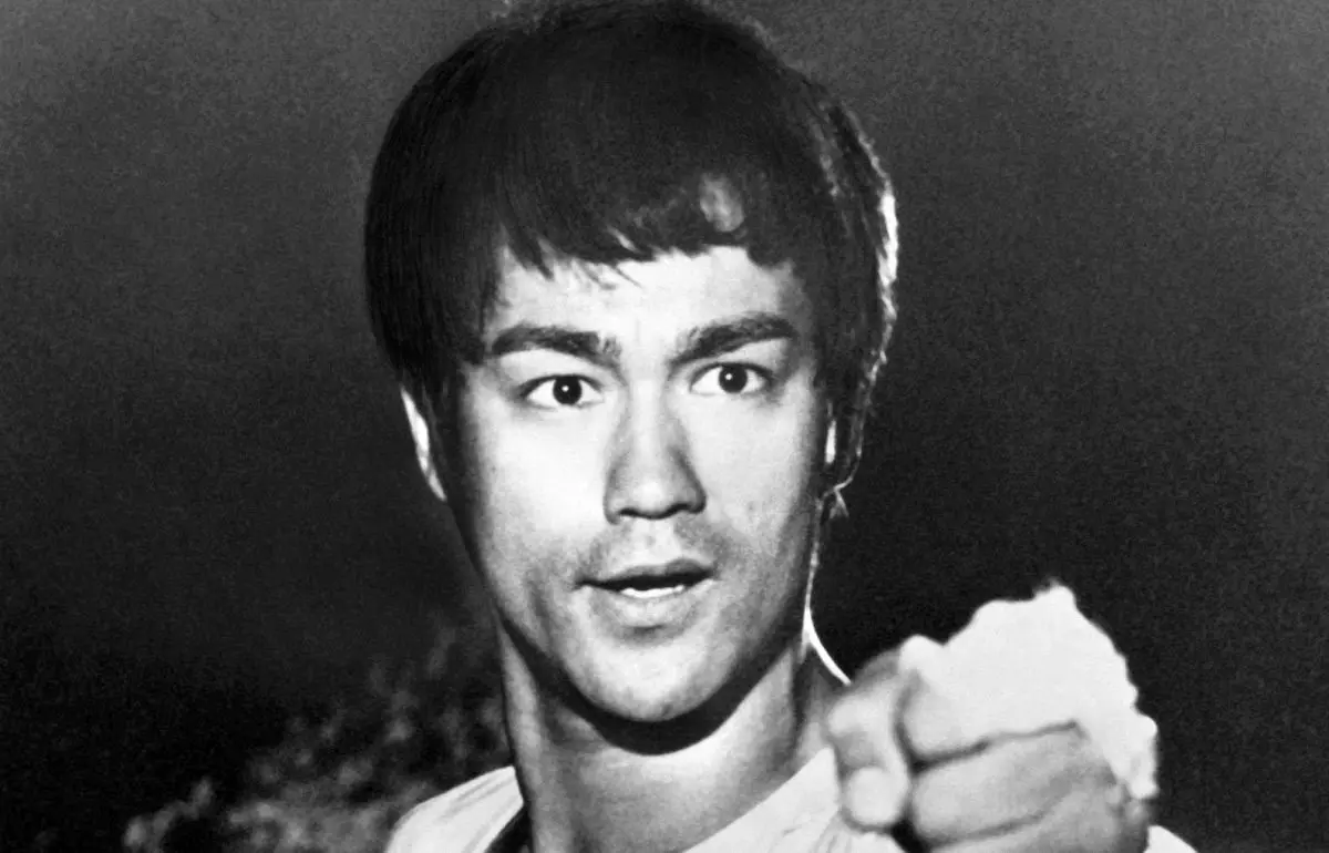 سفر در زمان؛ «بروسلی در کنار همسر و فرزندان اش» پیش از مرگ؛ سال 1351 