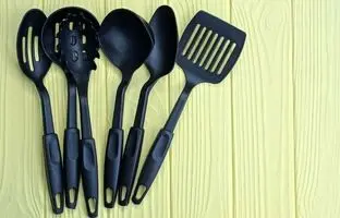 آیا وسایل پلاستیکی سیاه آشپزخانه سمی هستند؟ 