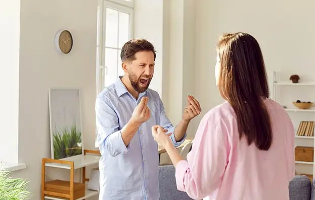 ۳ جمله‌ سمی که می‌توانند رابطه‌ عاشقانه‌تان را نابود کنند