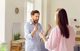 ۳ جمله‌ سمی که می‌توانند رابطه‌ عاشقانه‌تان را نابود کنند