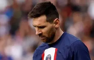 واکنش عصبی لیونل مسی به این شماره معروف روی پیراهن! + ویدئو