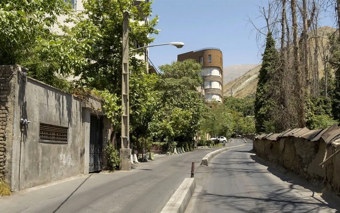 «یکی از کوچه باغ های منطقه اوین و درکه»؛ سال 56 + تصویر