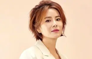 «مادر تسو» (سریال جومونگ) در 58 سالگی در کنار دخترانش