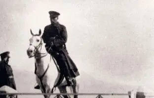 سفر به تهران قدیم؛ سوارکاری رضاشاه در پارک لاله! + عکس