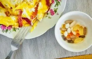 قرص و داروهایی که بهتره با غذا بخوریم