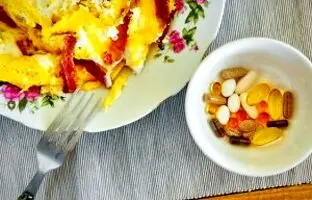 قرص و داروهایی که بهتره با غذا بخوریم