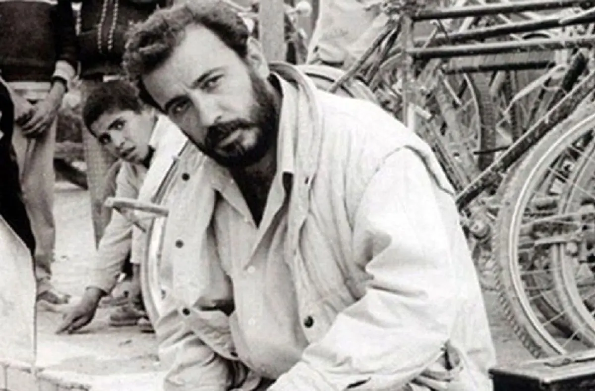 سال ۵۱؛ «جمشید مشایخی و علی حاتمی» در پشت صحنه سریال هزاردستان + عکس