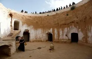 ماتماتا؛ شهری زیرزمینی در بیابان‌های تونس + ویدئو