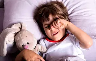  چگونه صحبت کردن در خواب کودکان را متوقف کنیم؟ 