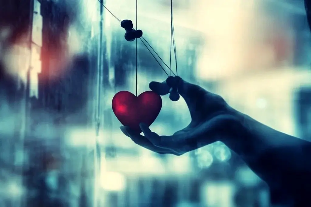 ۵ تکنیک خطرناک روان‌شناسی تاریک در روابط عاطفی که باید بشناسید