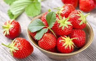  نکته‌ای که هنگام شستن توت‌فرنگی نباید فراموش کنی! 