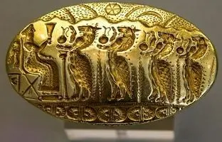 تمدن میسنی: الهه ای بر تخت نشسته؛ کشف شده در شهر تیرینس