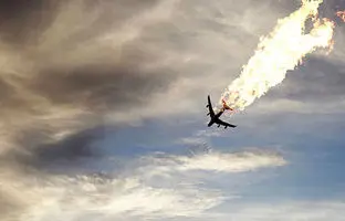 اولین تصاویر از لاشه هواپیمای هندی سقوط‌کرده + ویدئو