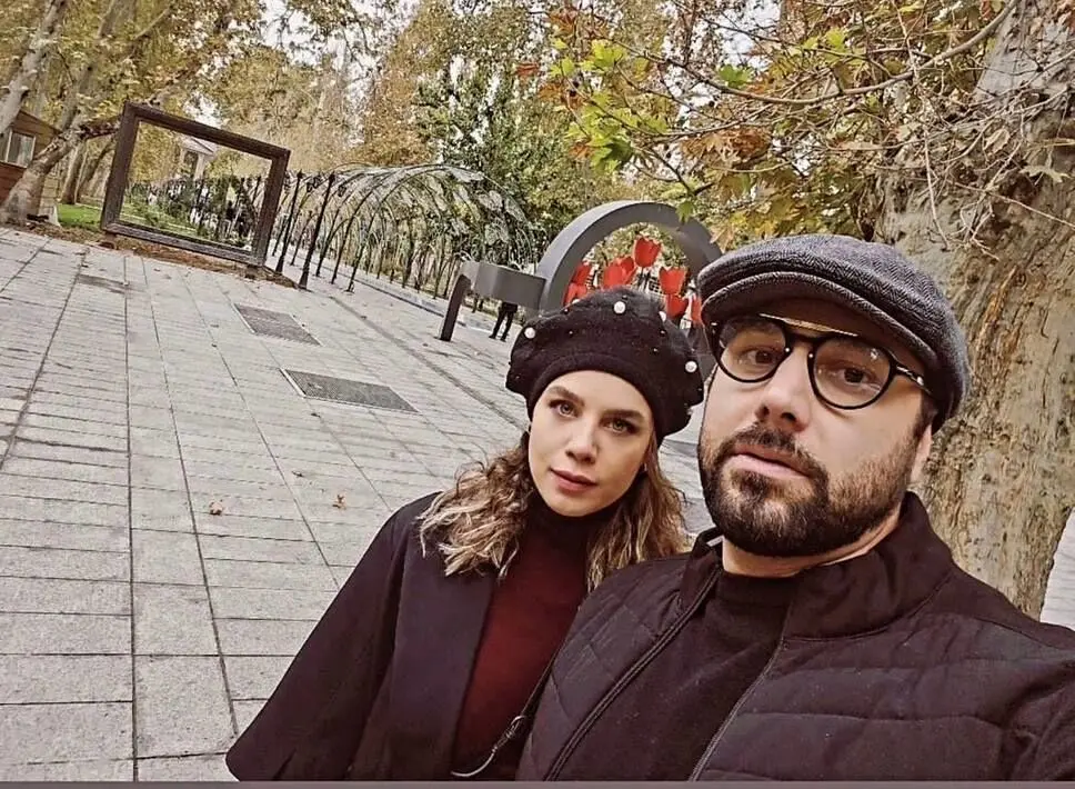 گردش پاییزی احسان خواجه‌امیری و همسرش