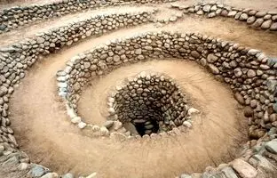 کشف راز حفره‌های مارپیچ نازکای پرو: شاهکار مهندسی تمدن باستانی + ویدئو