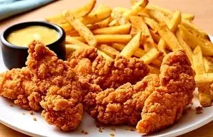 خوشمزه بپزید؛ طرز تهیه مرغ سوخاری رستورانی با سس و سیب زمینی سرخ کرده مخصوص