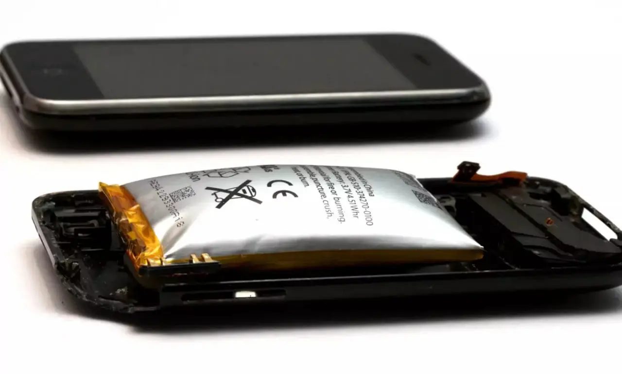  12 اشتباه که کاربران هنگام استفاده از باتری لیتیومی مرتکب می‌شوند 