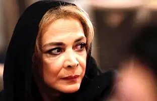  بیتا فرهی، ۳۱ ساله در کنار خسرو شکیبایی در حرم شاه‌عبدالعظیم؛ سال ۱۳۶۸ 