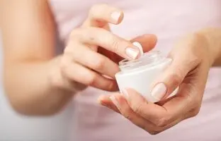 چگونه از پوست چرب و کم‌آب مراقبت کنیم؟