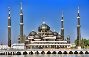 مسجد عجیبی که از شیشه و کریستال ساخته شده است! +ویدئو