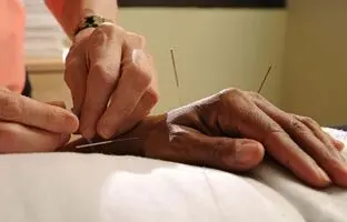 طب سوزنی کدام بیماری‌ها را درمان می‌کند