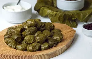 خوشمزه بپزید؛ طرز تهیه دلمه برگ مو تبریزی + نکات مهم