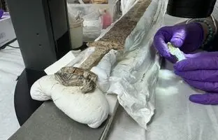 کشف یک شمشیر شگفت‌انگیز باستانی در انگلیس