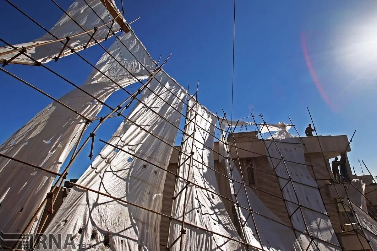 (تصویر) ریزش داربست ساختمانی ۶ طبقه در تهران