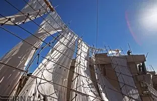 (تصویر) ریزش داربست ساختمانی ۶ طبقه در تهران