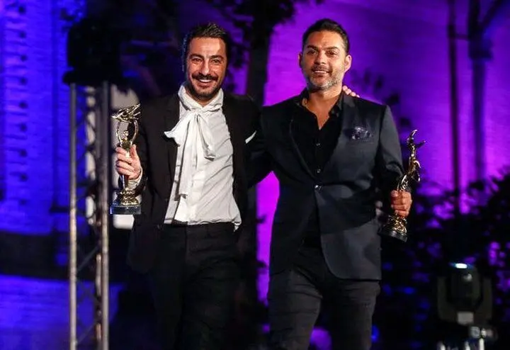 پاپاراتزی ایرانی؛ دیدار نوید محمدزاده و پیمان معادی در پشت صحنه کنسرت در آمریکا