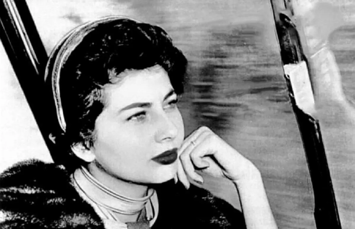 عکس قدیمی: لحظه ورود ثریا به ژنو سوئیس در 2 مهر 1330