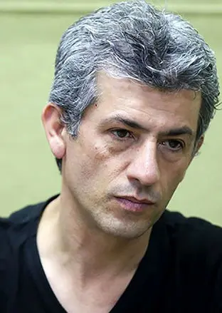 گریه سیروس همتی به یاد پدرش: او پدر یک شهید بود