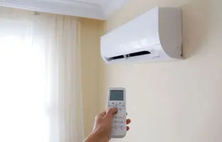 ۱۲ اشتباه رایج در استفاده از کولر گازی که قبض برق تابستان را چند برابر می‌کند