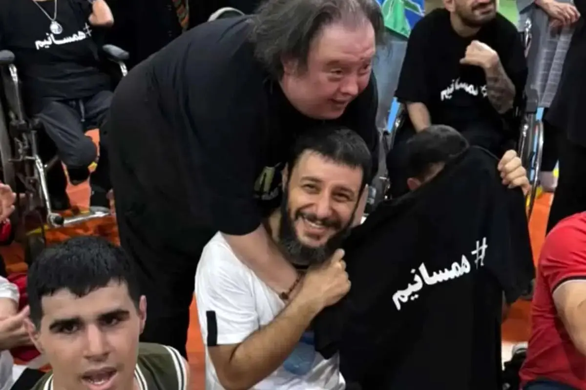 دیدار صمیمی جواد عزتی با دختران و پسران توان‌یاب + ویدئو