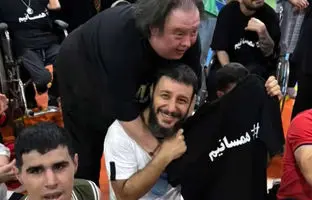 دیدار صمیمی جواد عزتی با دختران و پسران توان‌یاب + ویدئو