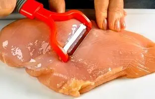 نحوه پخت یک غذای متفاوت فرانسوی با 2 فیله مرغ و 4 سیب زمینی