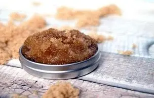 روش ساخت اسکراب لب خانگی برای جلوگیری از خشکی لب