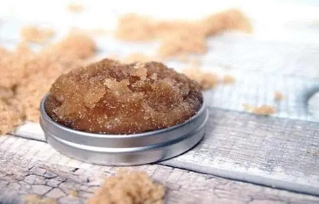 روش ساخت اسکراب لب خانگی برای جلوگیری از خشکی لب