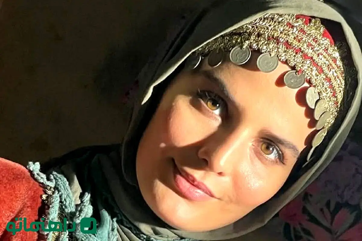 پاپاراتزی ایرانی؛ استایل عجیب غزاله اکرمی با آل استار بنفش و شال نارنجی!