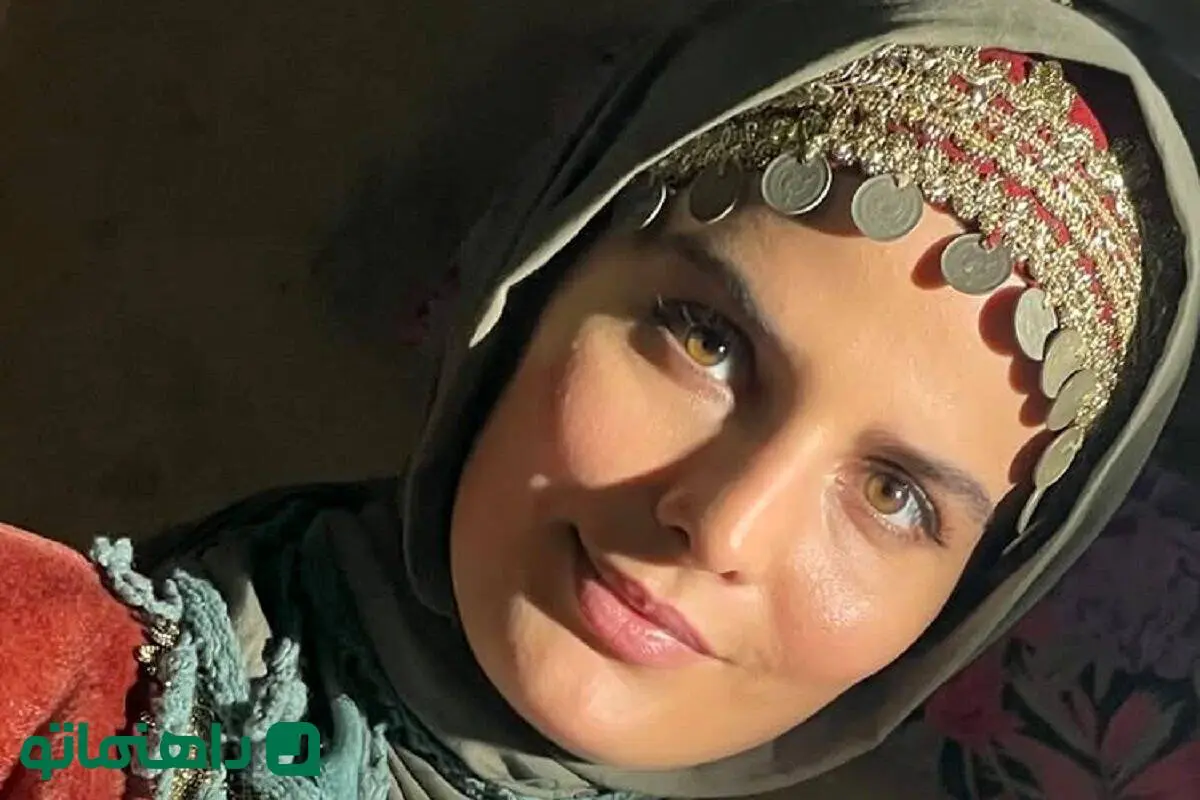 پاپاراتزی ایرانی؛ استایل عجیب غزاله اکرمی با آل استار بنفش و شال نارنجی!