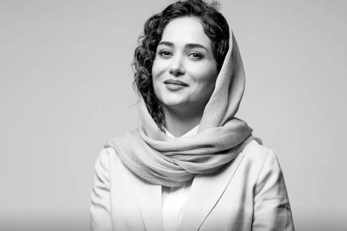 ویدیوی احساسی پریناز ایزدیار از مزار پدر تازه‌ درگذشته‌اش + ویدئو